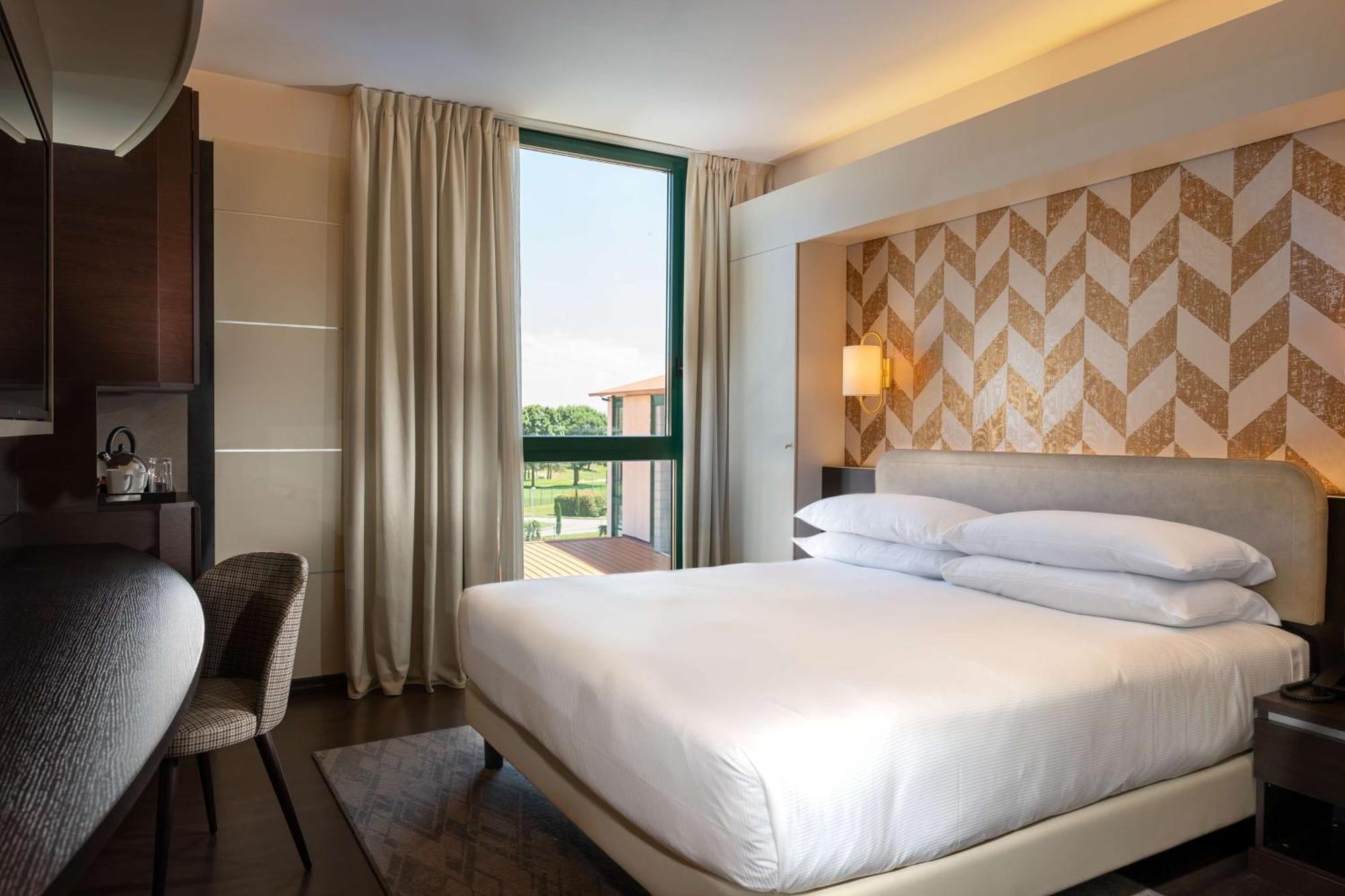 Doubletree By Hilton Milan Malpensa Solbiate Olona Hotell Exteriör bild