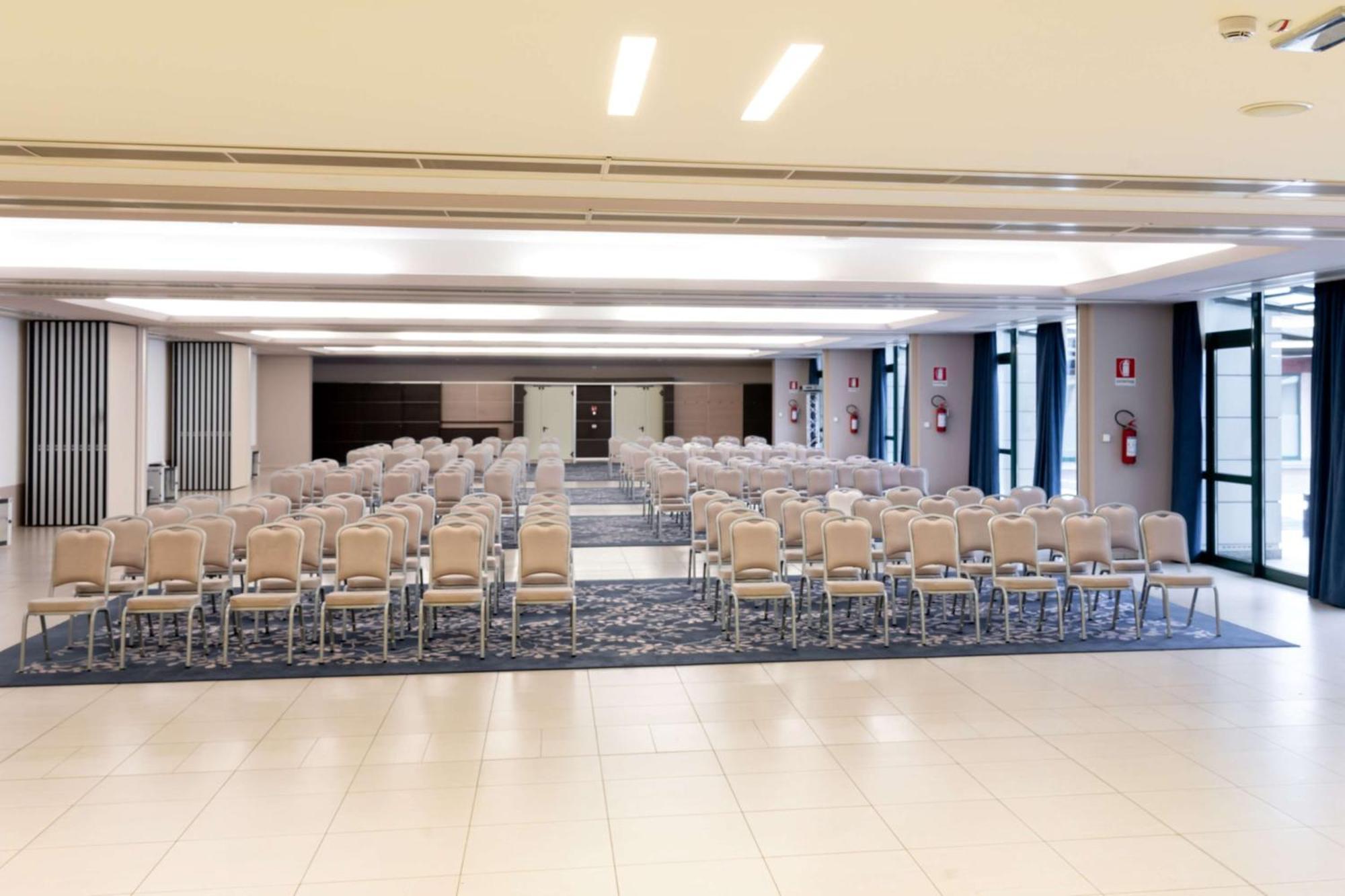 Doubletree By Hilton Milan Malpensa Solbiate Olona Hotell Exteriör bild