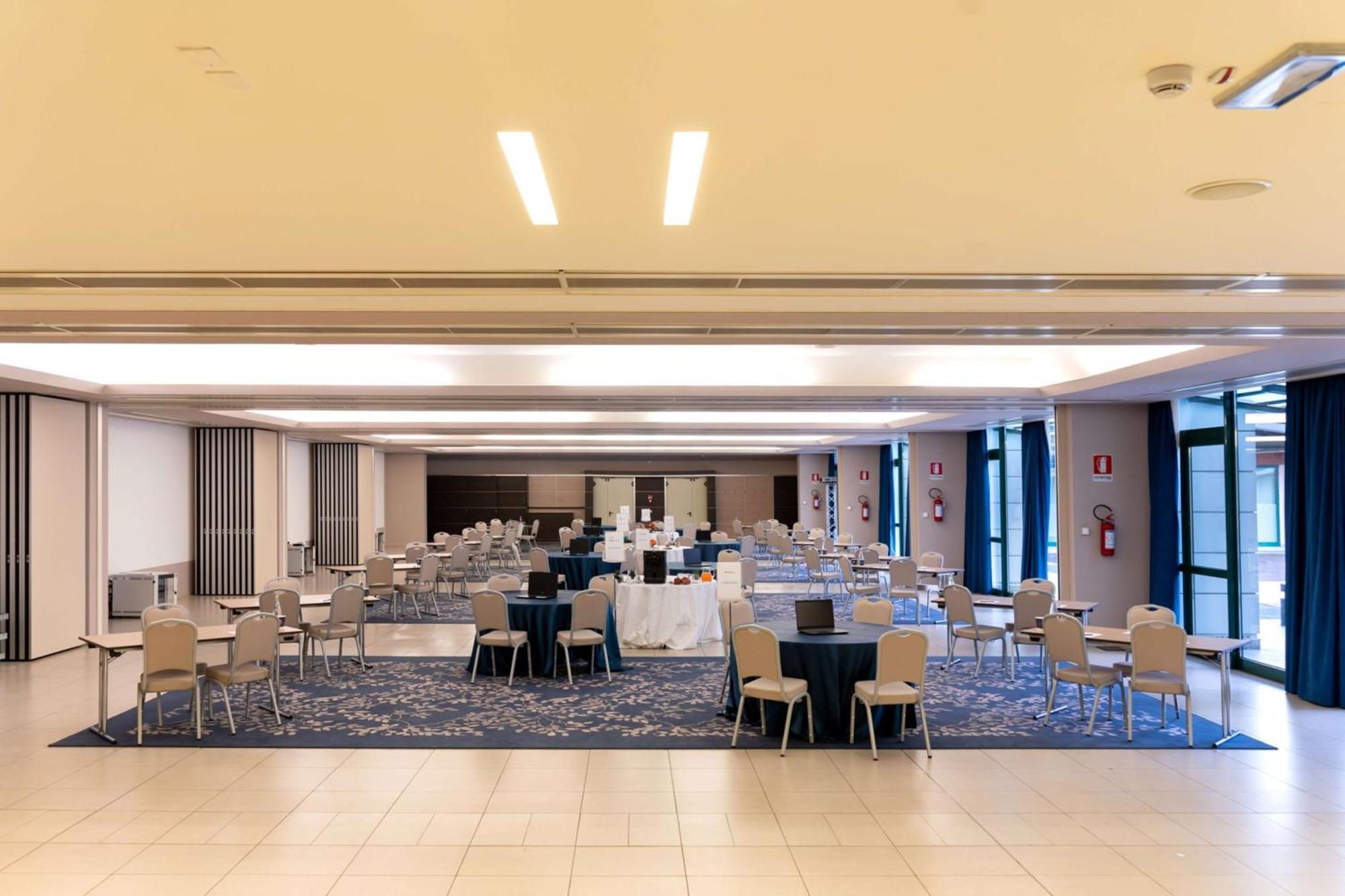 Doubletree By Hilton Milan Malpensa Solbiate Olona Hotell Exteriör bild