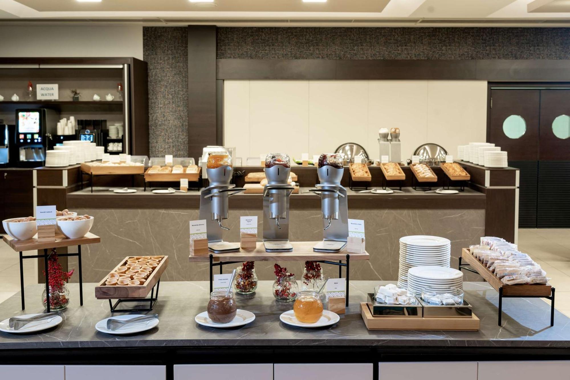 Doubletree By Hilton Milan Malpensa Solbiate Olona Hotell Exteriör bild