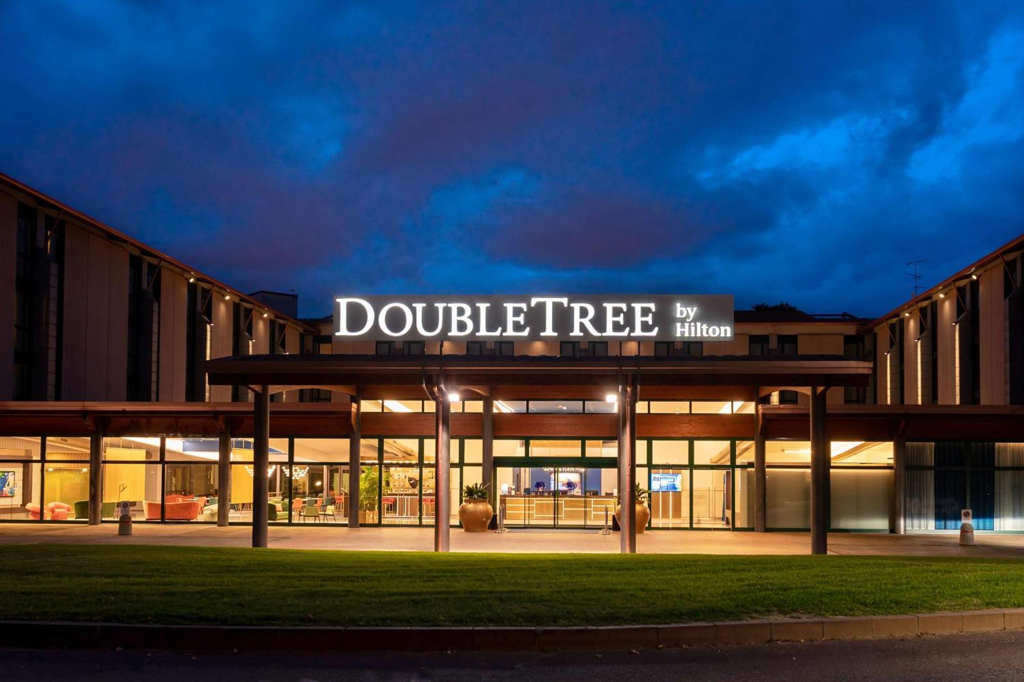 Doubletree By Hilton Milan Malpensa Solbiate Olona Hotell Exteriör bild