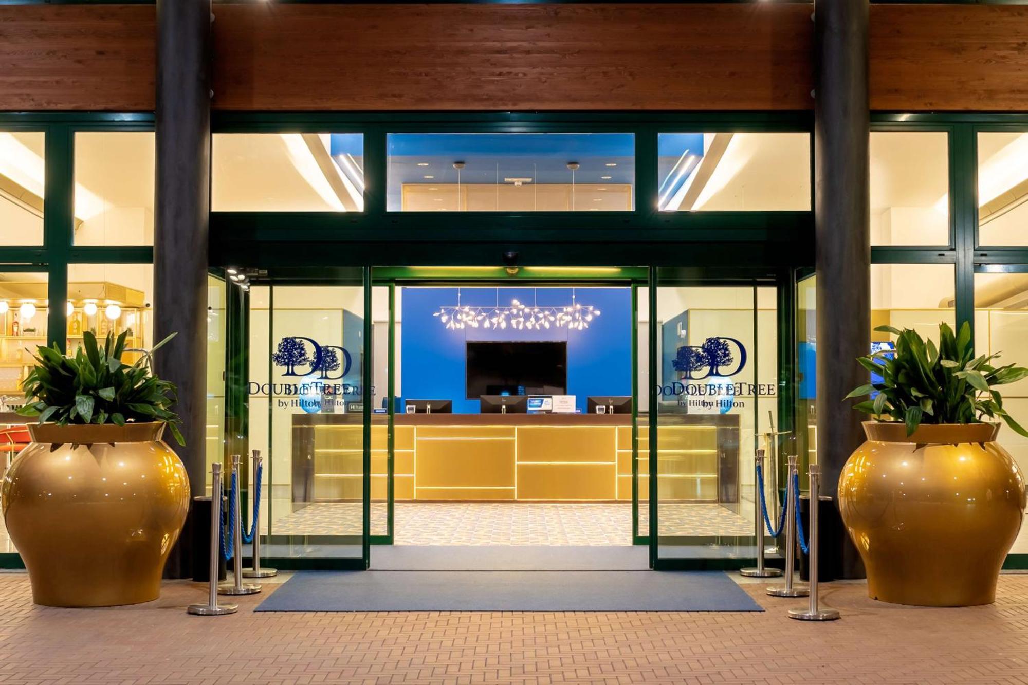 Doubletree By Hilton Milan Malpensa Solbiate Olona Hotell Exteriör bild