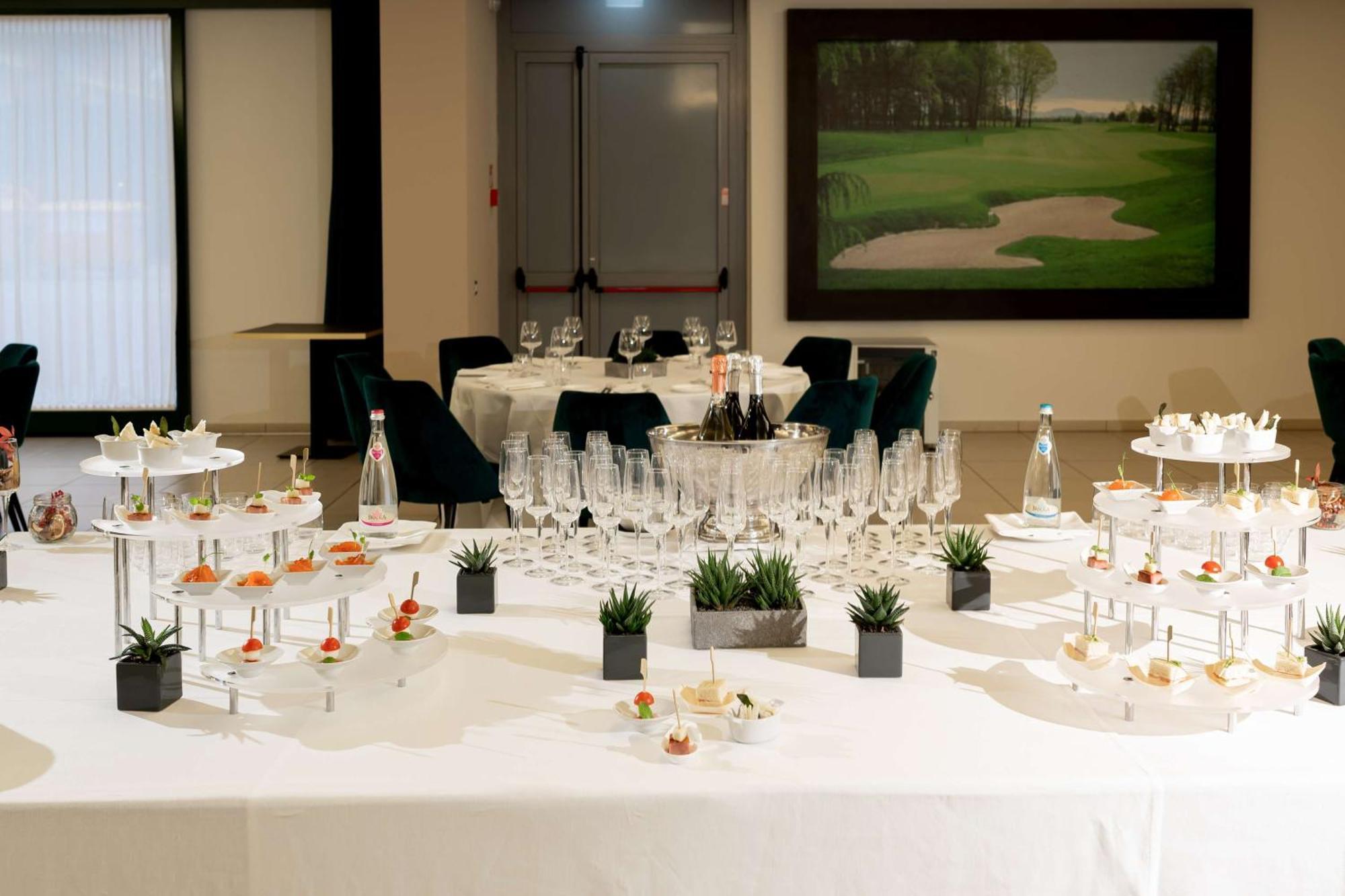 Doubletree By Hilton Milan Malpensa Solbiate Olona Hotell Exteriör bild