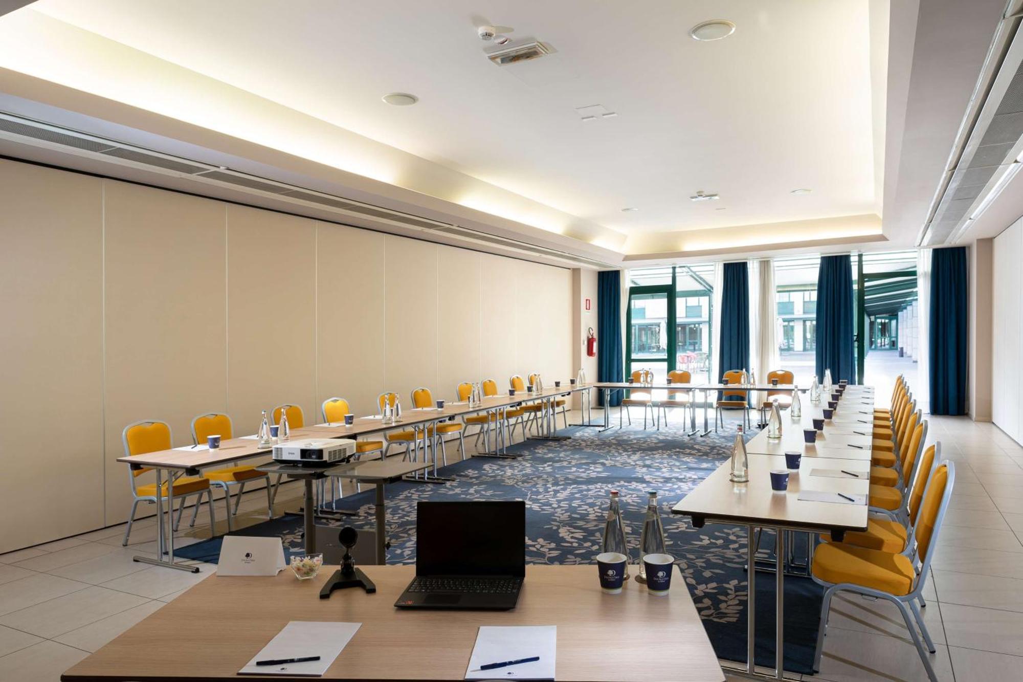 Doubletree By Hilton Milan Malpensa Solbiate Olona Hotell Exteriör bild