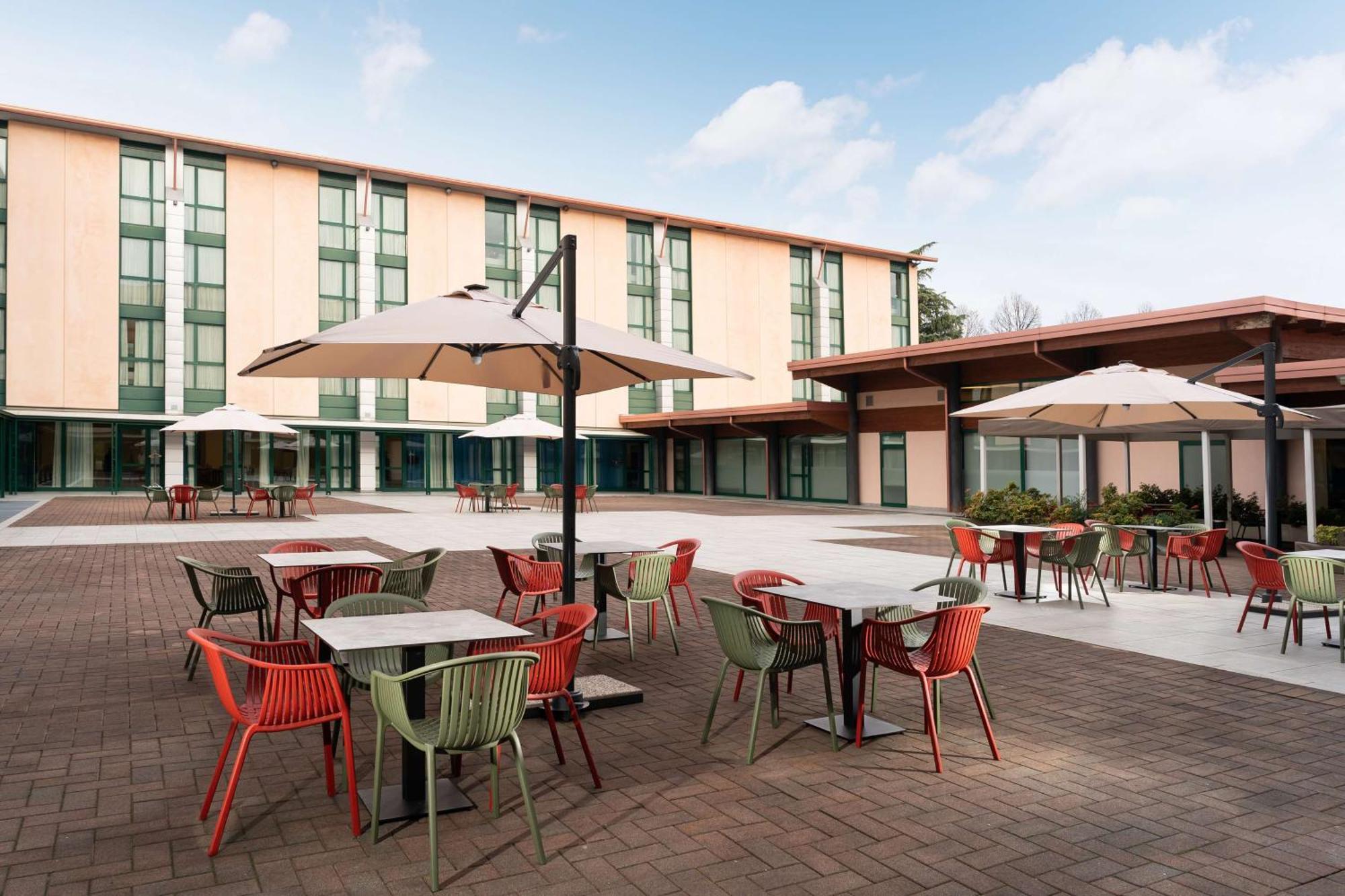 Doubletree By Hilton Milan Malpensa Solbiate Olona Hotell Exteriör bild